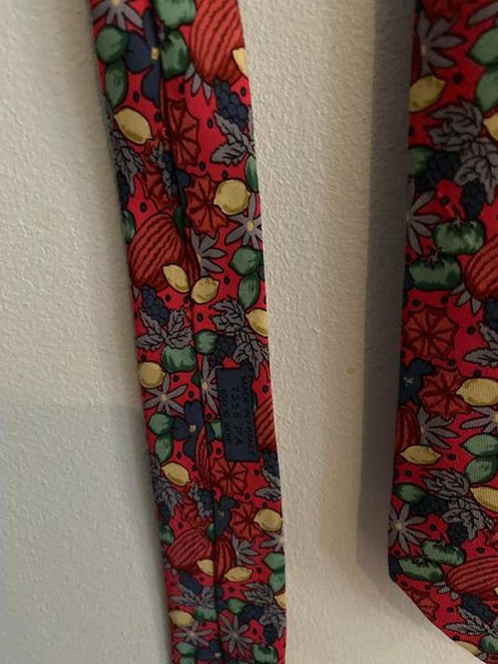 Cravate fleurie
